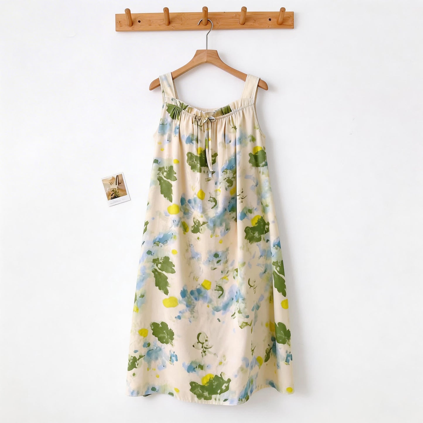 Chemise de nuit sans manches à col à volants et encre aquarelle - image 1