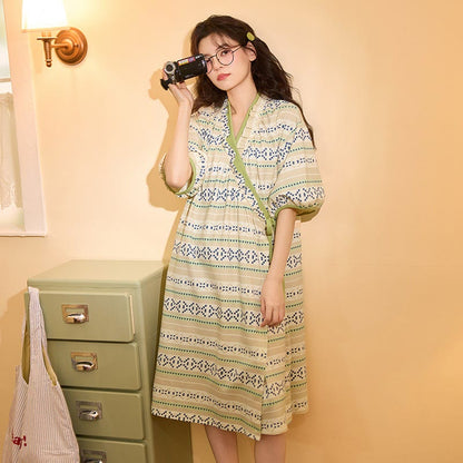 Chemise de nuit à motifs géométriques et volants latéraux à nouer - image 1