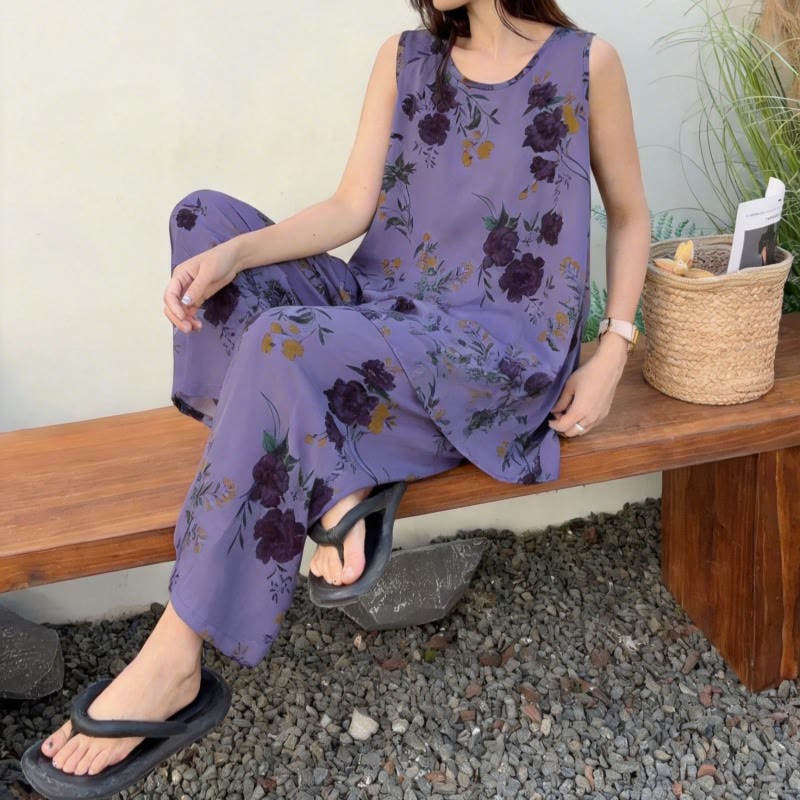 Pyjama violet à fleurs avec débardeur et pantalon - image 1