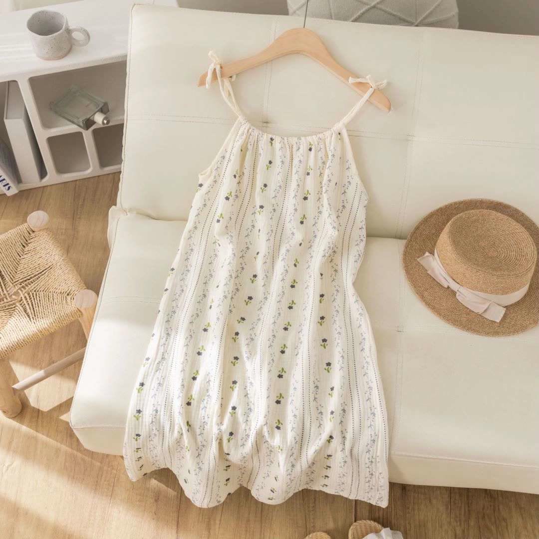 Chemise de nuit à fines bretelles rayée et fleurie en gaze de coton - image 1