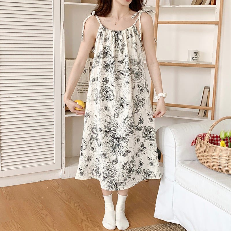 Chemise de nuit en coton ornée de motifs floraux et d'encre artistique. - image 3