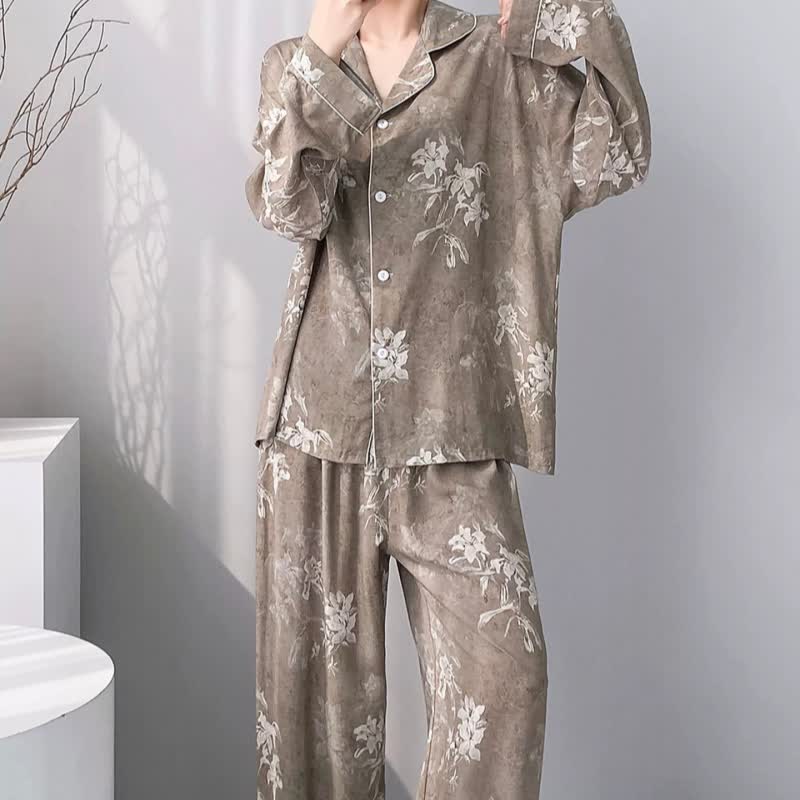 Ensemble pyjama élégant à motif lys - image 2