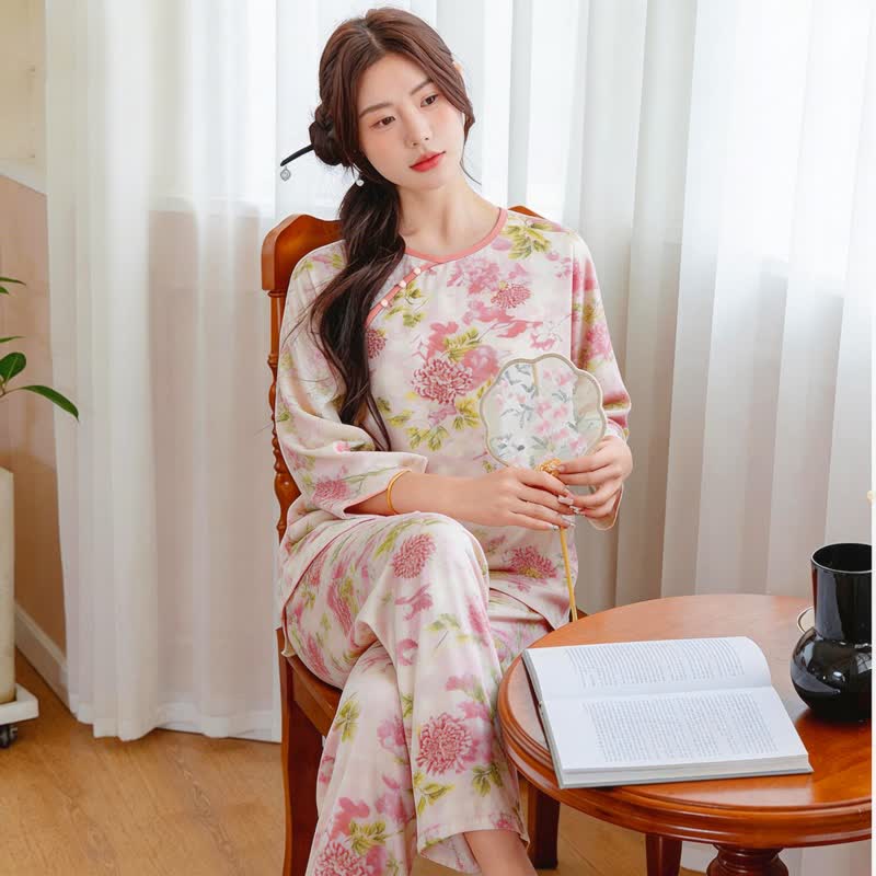 Ensemble pyjama rose oriental à motifs floraux - image 2