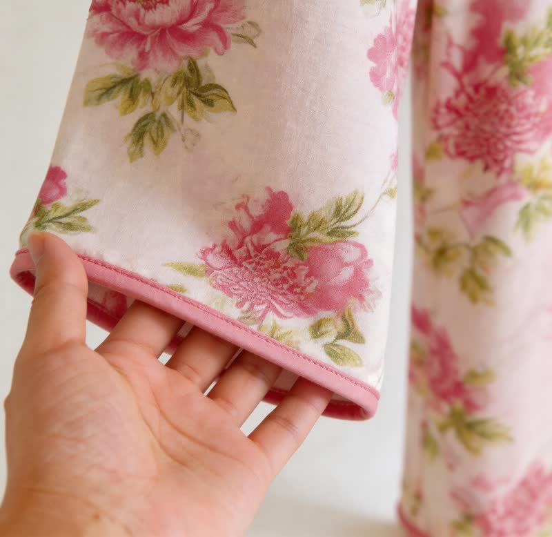 Ensemble pyjama rose oriental à motifs floraux - image 4