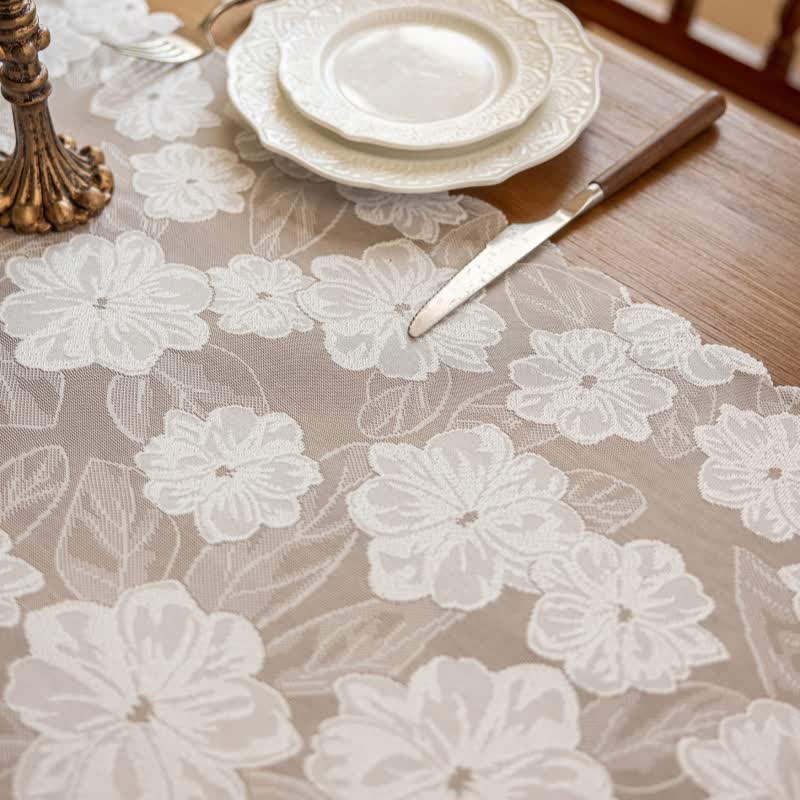Chemin de table en dentelle jacquard camélia - image 6