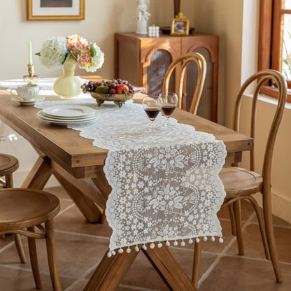 Chemin de table à motif floral et à pompons en dentelle et feuilles - image 0