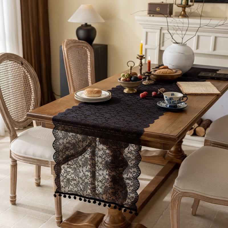 Chemin de table élégant orné de dentelle florale et de pompons - Noir - 45 cm x 300 cm - image 4