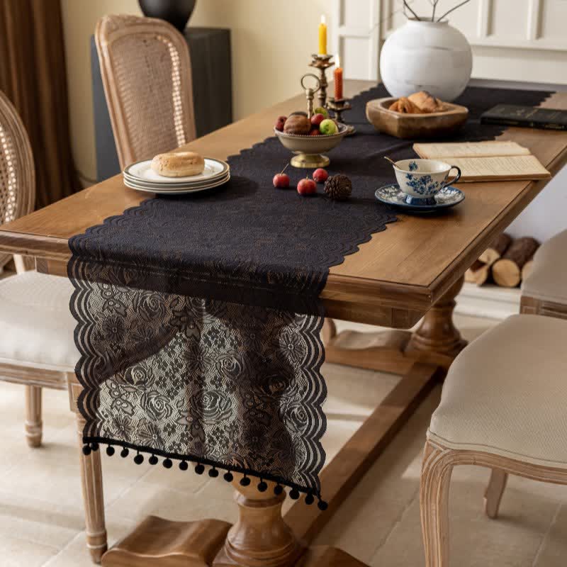 Chemin de table en dentelle jacquard à motifs de roses et à pompons - image 9
