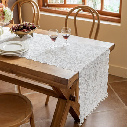 Chemin de table en dentelle jacquard à motifs de roses et à pompons - image 4