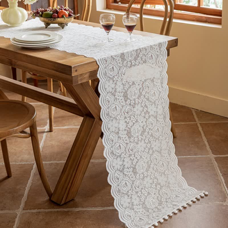 Chemin de table en dentelle jacquard à motifs de roses et à pompons - image 3