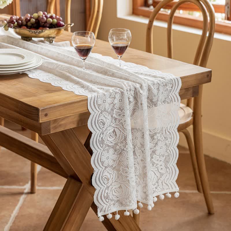 Chemin de table en dentelle jacquard à motifs de roses et à pompons - image 5