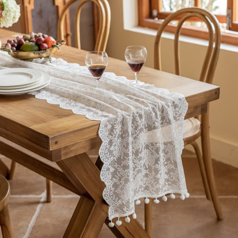 Chemin de table élégant orné de dentelle florale et de pompons - Blanc - 45 cm x 300 cm - image 0