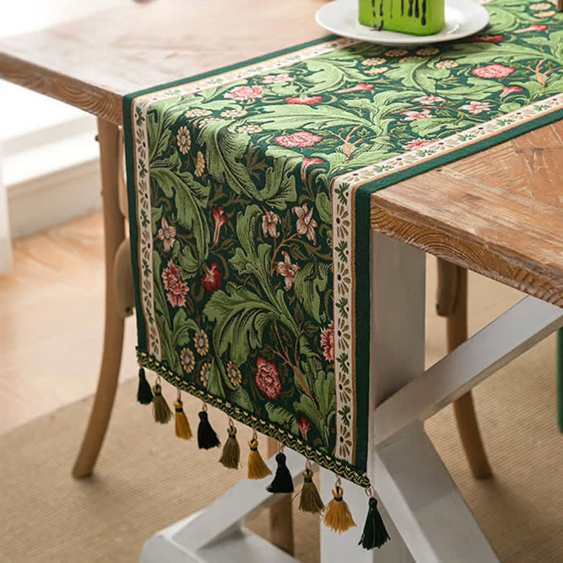 Chemin de table à motif jacquard de feuilles tropicales et à pompons - image 1
