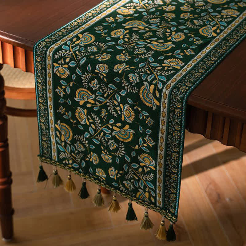 Chemin de table à motif jacquard de branches vintage et à pompons - image 7
