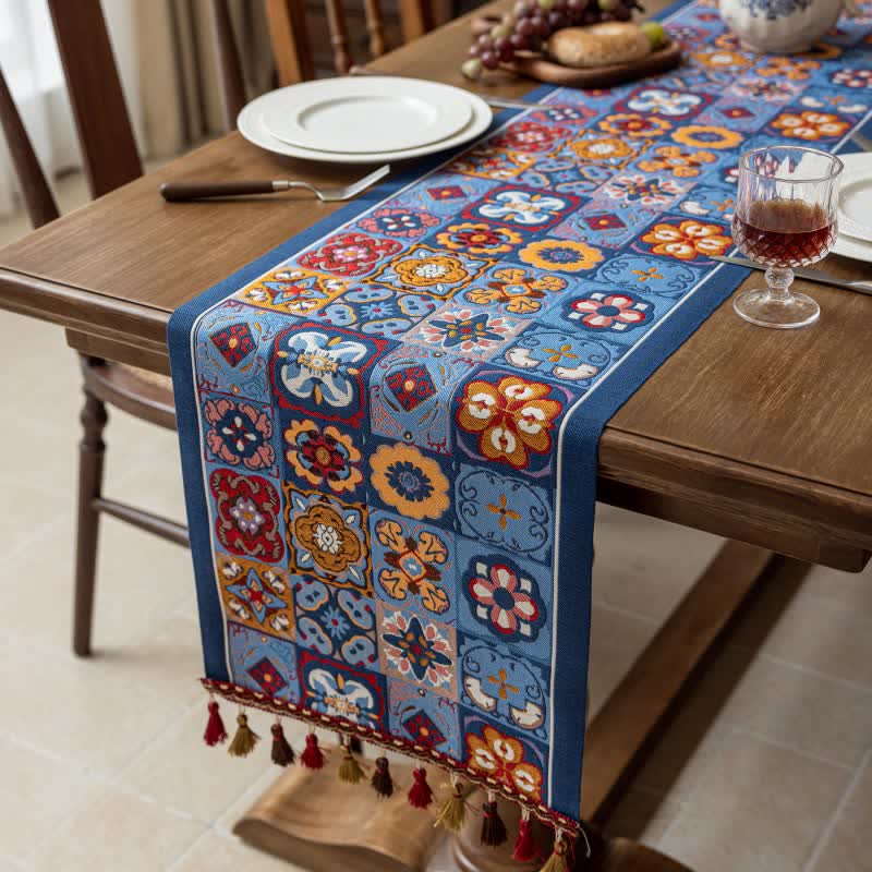 Chemin de table à motif jacquard géométrique et à pompons - 35 cm x 300 cm - image 0