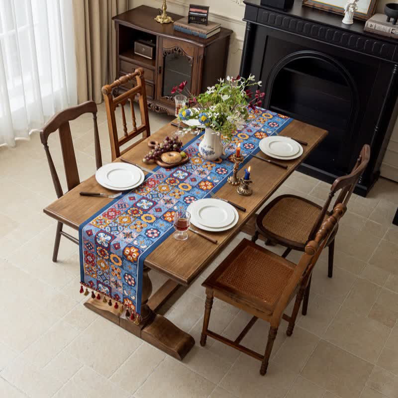 Chemin de table à motif jacquard géométrique et à pompons - image 2