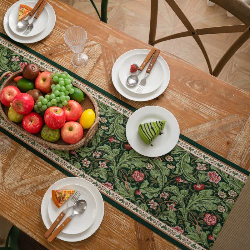 Chemin de table à motif jacquard de feuilles tropicales et à pompons - image 4