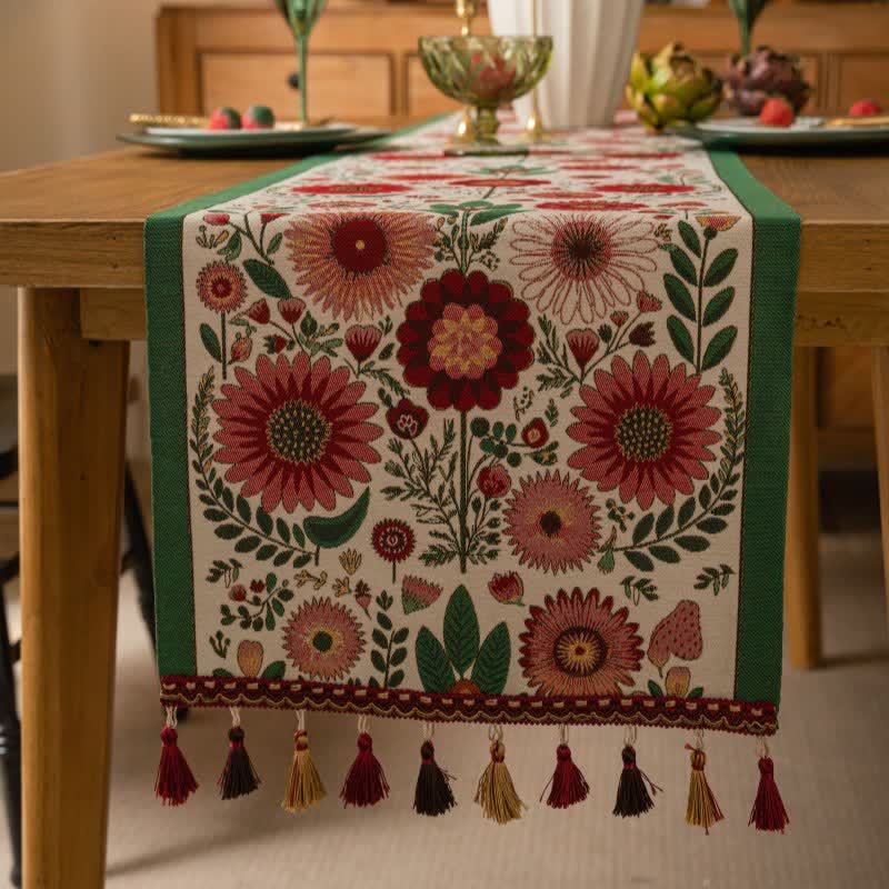 Chemin de table en jacquard rose à motif floral avec pompons - image 1