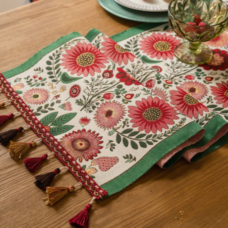 Chemin de table en jacquard rose à motif floral avec pompons - image 3