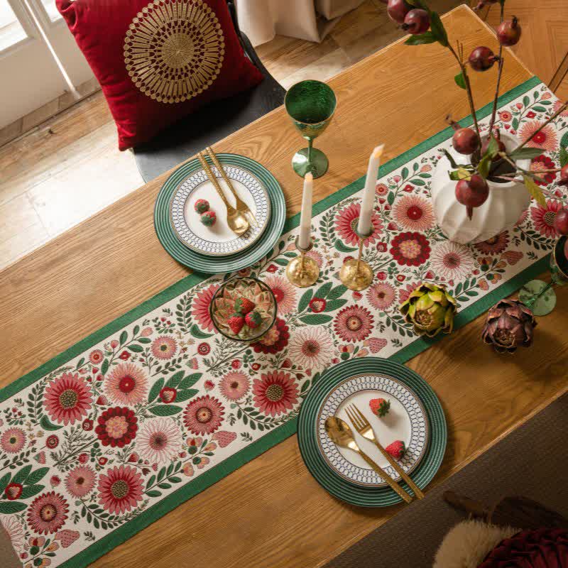 Chemin de table en jacquard rose à motif floral avec pompons - image 2