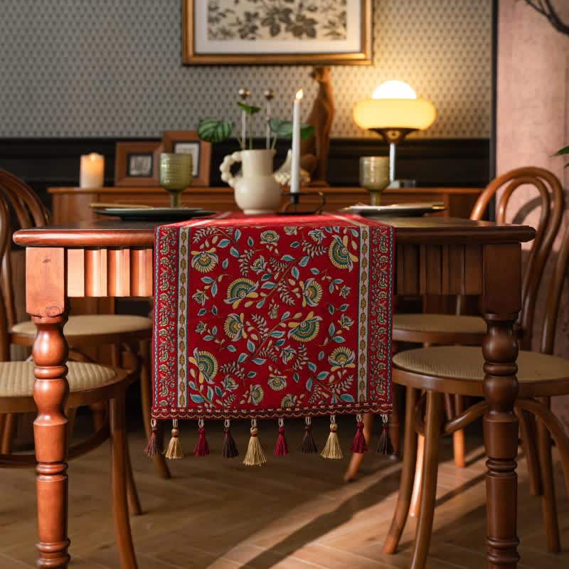 Chemin de table à motif jacquard de branches vintage et à pompons - image 1