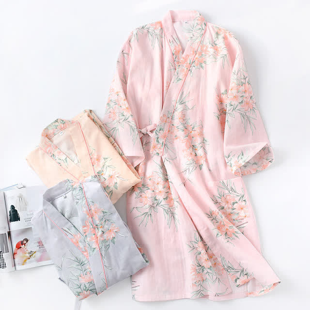 Peignoir de style kimono en gaze de coton rose à motif floral - image 0