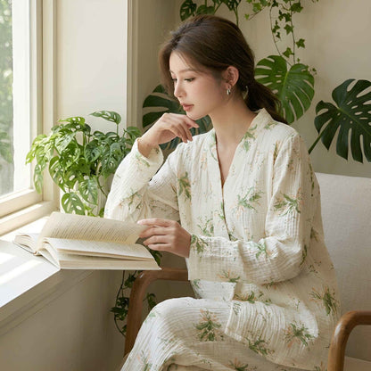Ensemble pyjama en gaze de coton avec un bouquet de fleurs - image 2