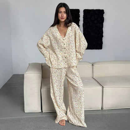 Ensemble pyjama en coton à col en V et motif floral - image 1