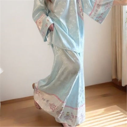 Pyjama bleu clair de style vintage à motifs floraux - image 3