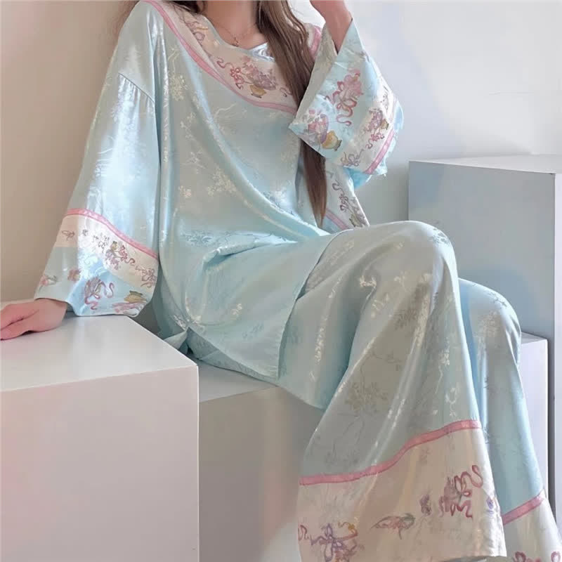 Pyjama bleu clair de style vintage à motifs floraux - image 2
