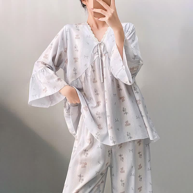 Ensemble pyjama à motif floral et nœud, col en V et bordure en dentelle - image 1