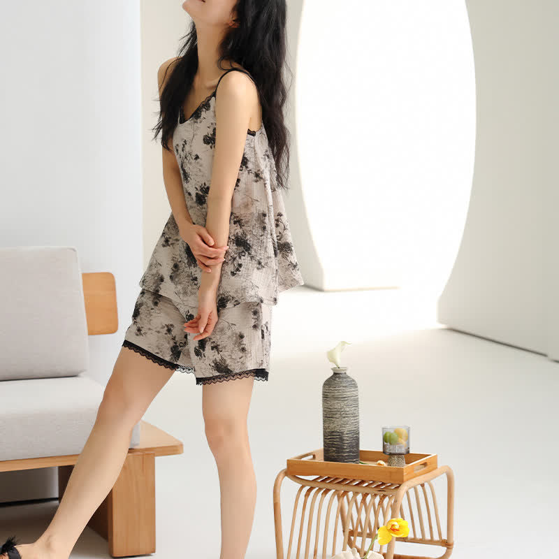 Pyjama noir composé d'un haut en coton à fleurs et d'un short - image 4