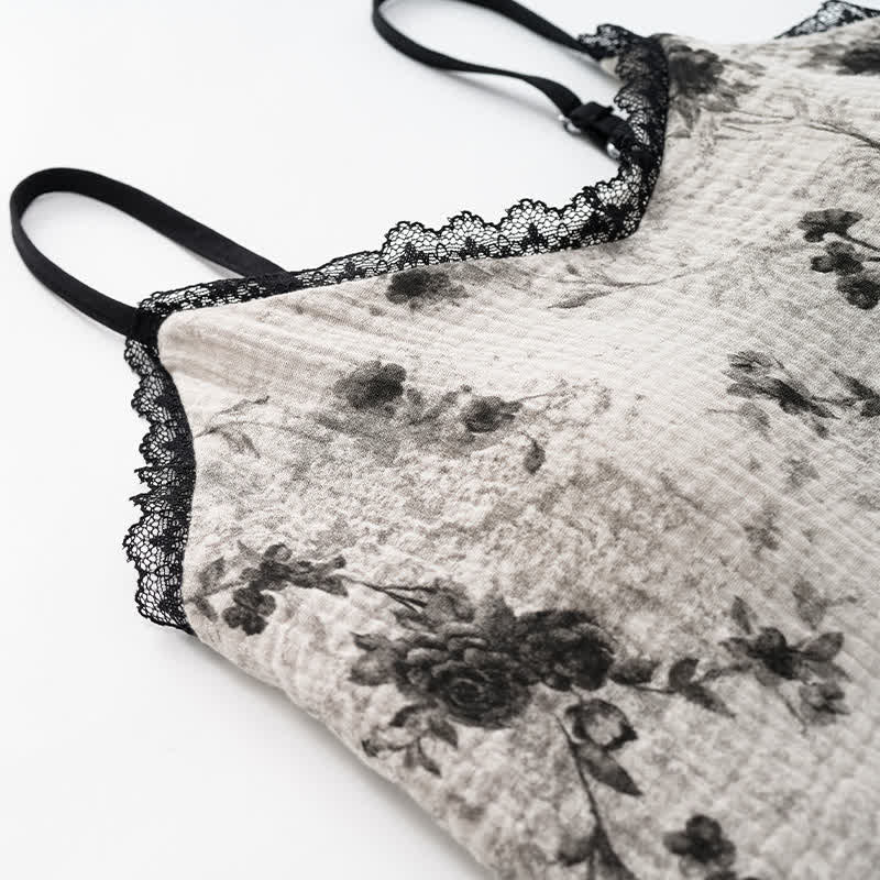 Pyjama noir composé d'un haut en coton à fleurs et d'un short - image 6