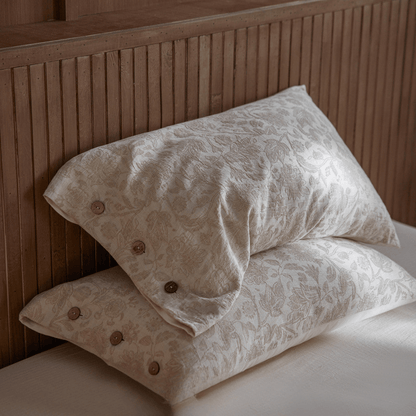 Housses de coussin à motif jacquard floral et boutons (2 pièces) - brun clair - 48 cm x 74 cm - image 0