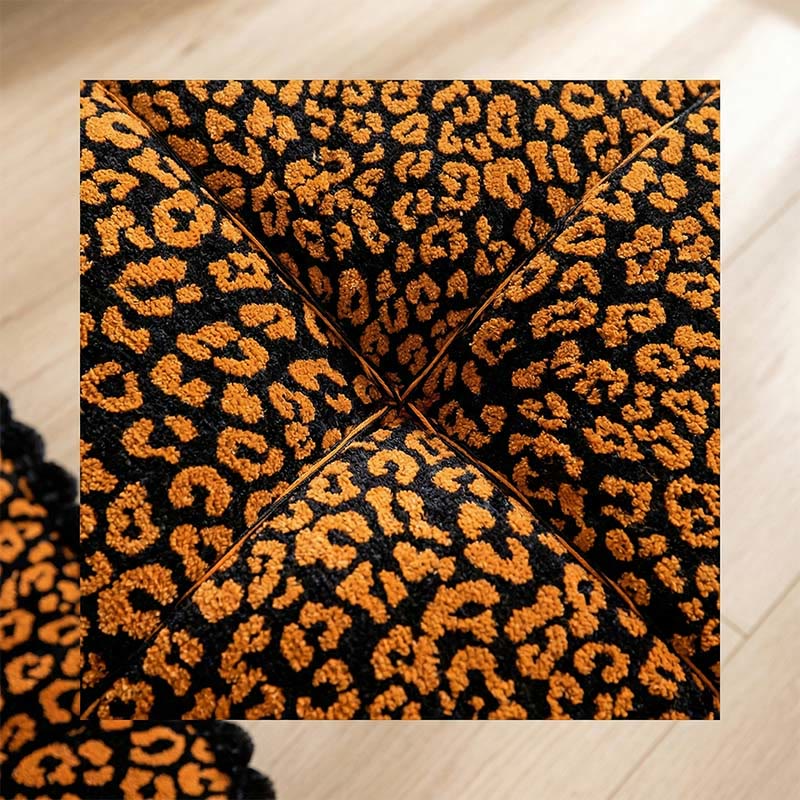 Coussin décoratif carré à imprimé léopard - image 1