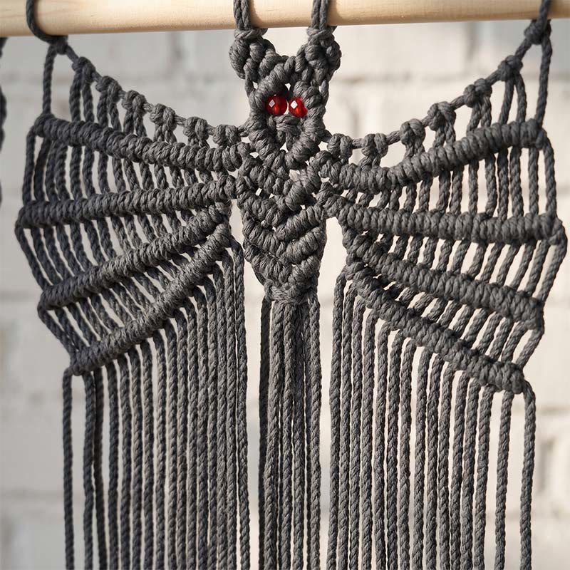 tenture murale bohème chauve-souris en macramé - image 1