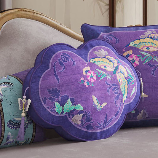 Coussin décoratif à motif papillon et fleur violet - 48 cm x 35 cm - image 0