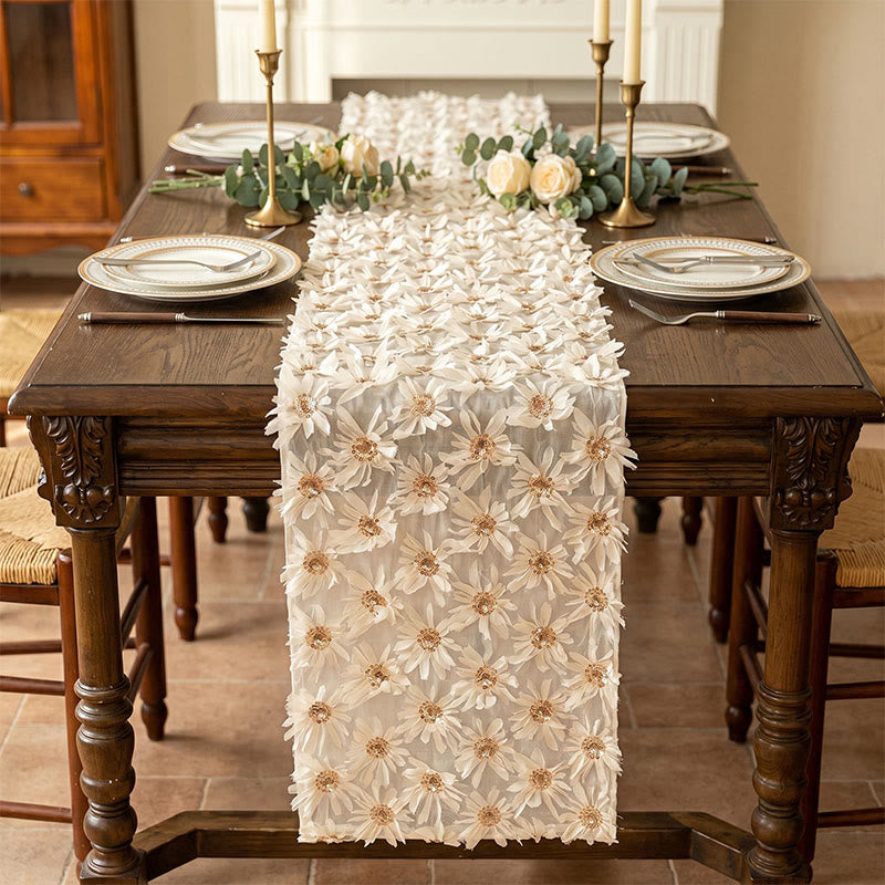 Nappe de style campagnard français à motifs floraux et à pompons - 14 po x 138 po - image 0