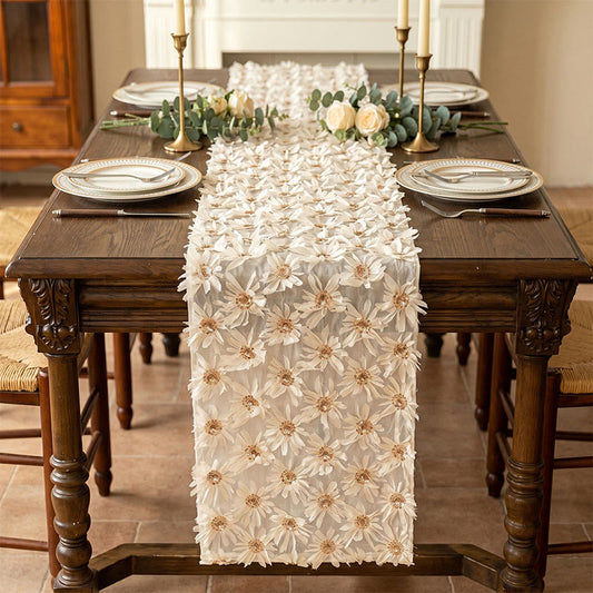 Nappe de style campagnard français à motifs floraux et à pompons - 14 po x 138 po - image 0