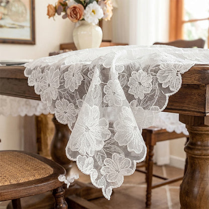 Nappe en dentelle de camélia et jacquard - image 2