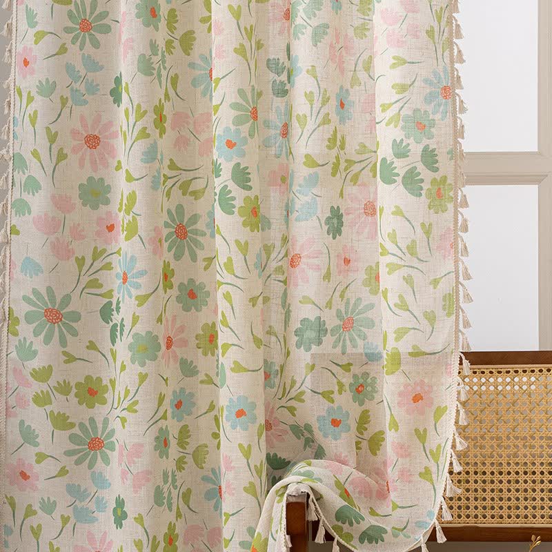 Rideau à motifs de marguerites et de feuilles et à pompons - image 3