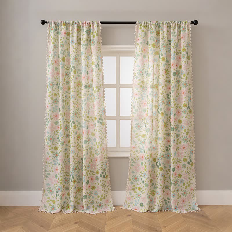 Rideau à motifs de marguerites et de feuilles et à pompons - image 2