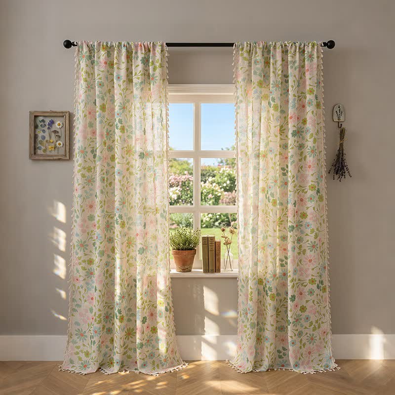 Rideau à motifs de marguerites et de feuilles et à pompons - 132 cm x 241 cm - image 0