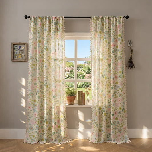 Rideau à motifs de marguerites et de feuilles et à pompons - 132 cm x 241 cm - image 0