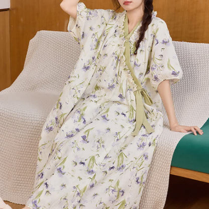 Nuisette violette à fleurs et à volants, avec liens sur les côtés - image 1