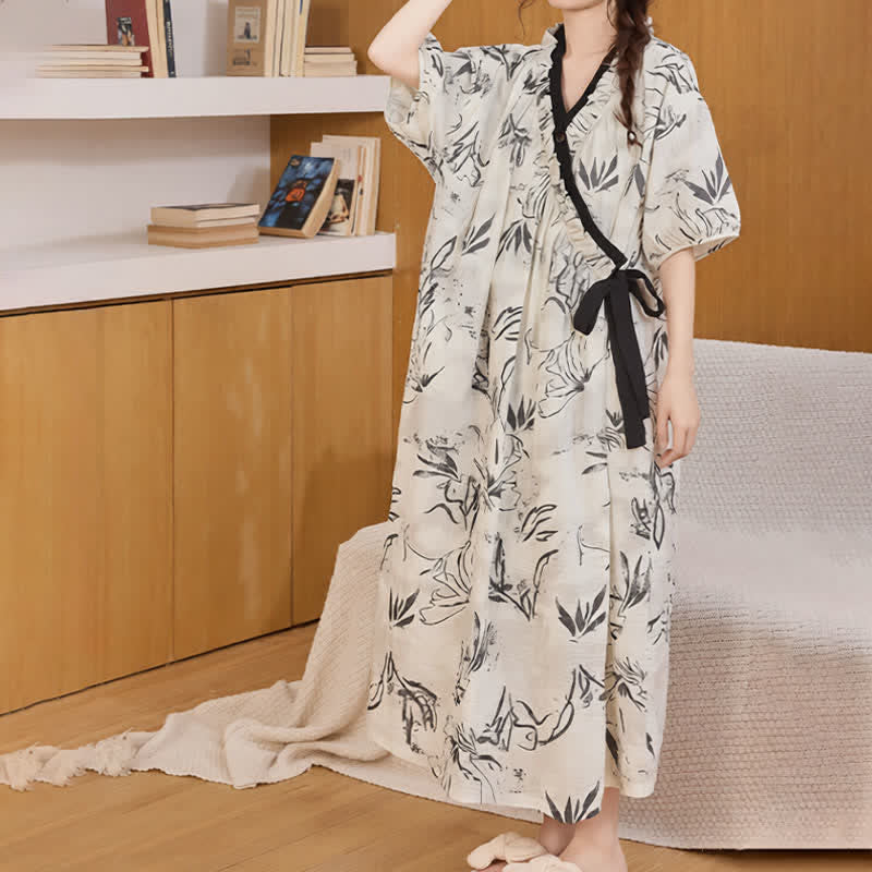 Chemise de nuit à motifs artistiques et volants latéraux à nouer - image 1