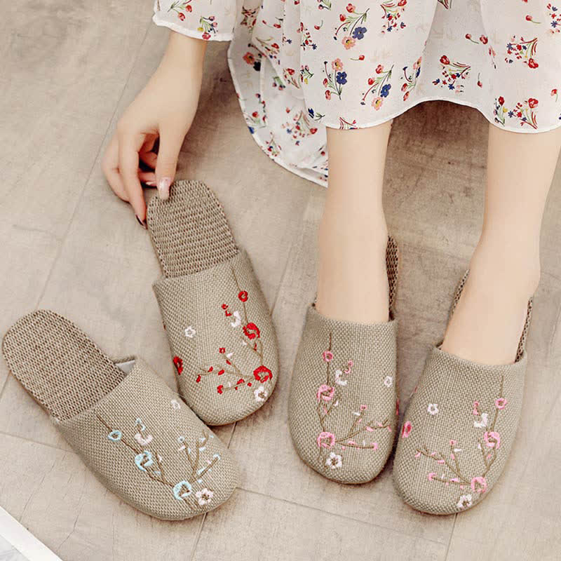 Chaussons confortables en lin brodés Plum Bossom - image 0