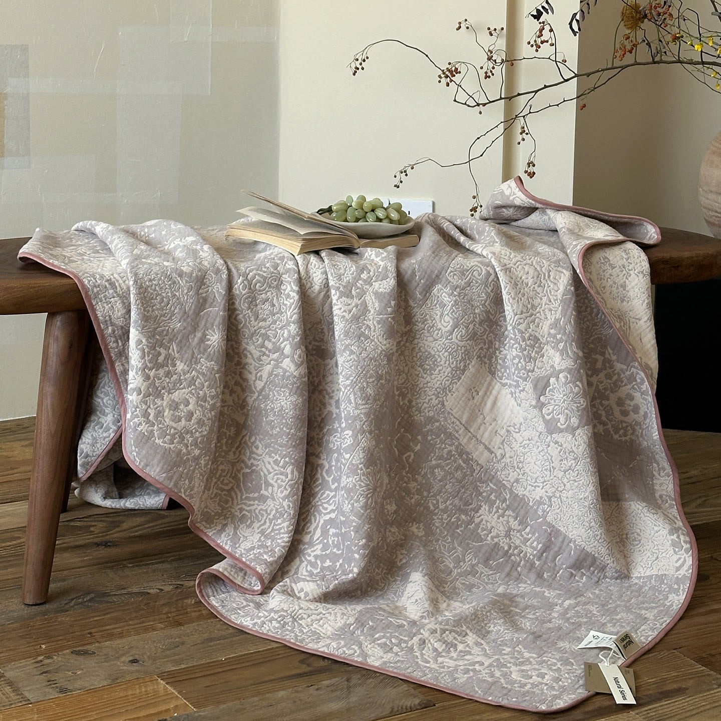 Couette réversible Ownkoti en jacquard à motif floral vintage - image 2