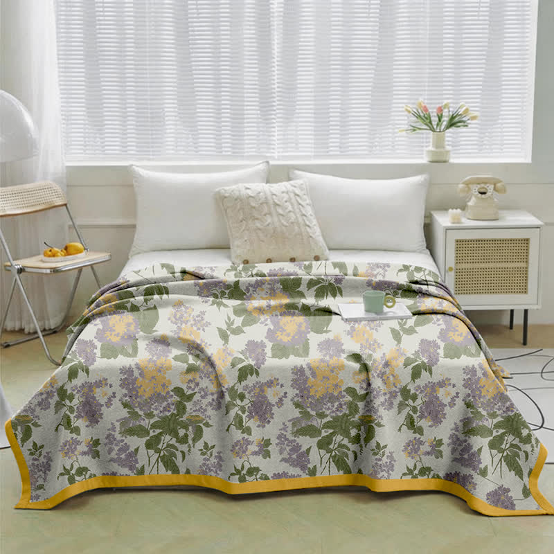 Couette en gaze jacquard à motif floral lilas et moutarde d'Ownkoti - image 1