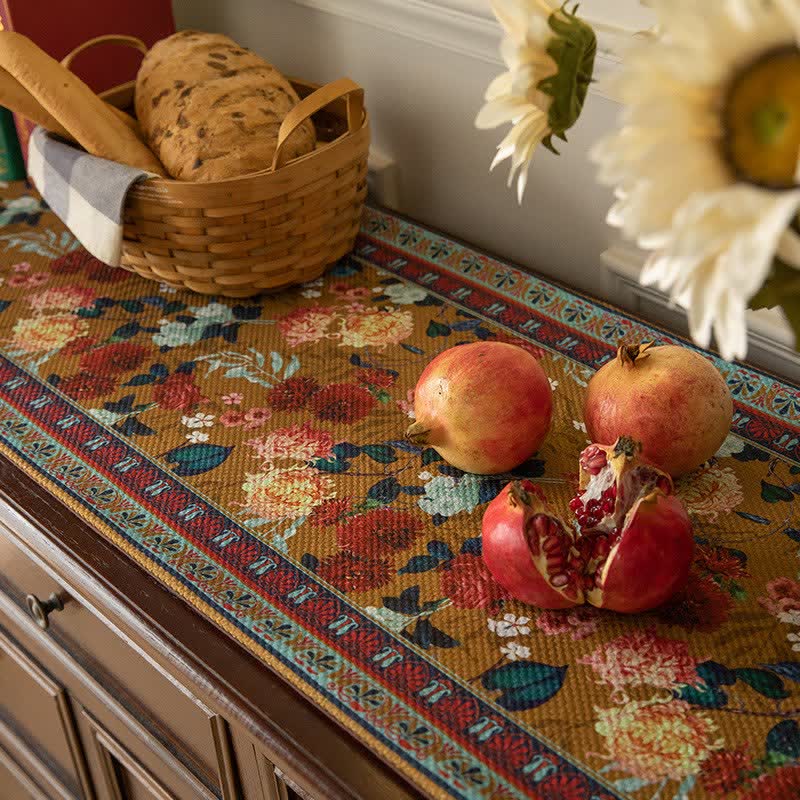 Chemin de table vintage à pompons fleuris - image 3
